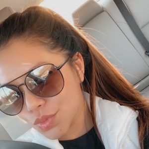 Meet your Posher, Alexis